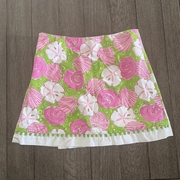 Lilly Pulitzer sand dollar and seashells Skort - Picture 2 of 8